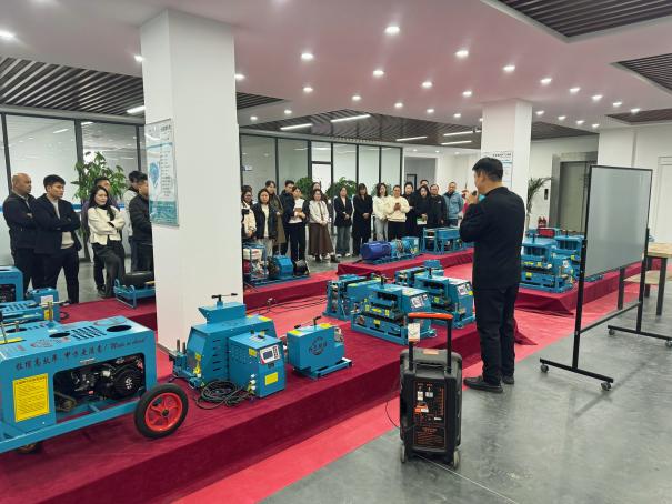 Cable pulling pulleys and construction equipment